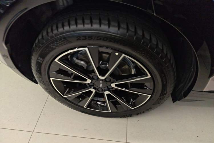 Used Zeekr X 2023 Rear-Drive YOU Edition 4 Seats Right Rear Wheel Hub