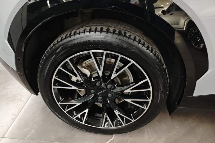 Used Zeekr X 2023 Rear-Drive YOU Edition 4 Seats Right Rear Wheel Hub
