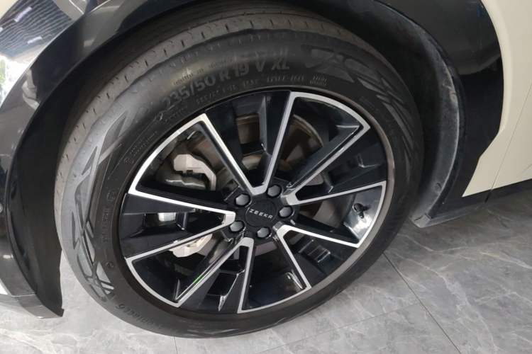 Used Zeekr X 2023 Four-Wheel Drive YOU Edition 4 Seats Exterior 4