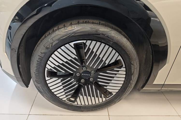 Used Zeekr X 2023 Four-Wheel Drive YOU Edition 4 Seats Exterior 4