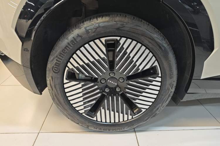 Used Zeekr X 2023 Four-Wheel Drive YOU Edition 4 Seats Exterior 5