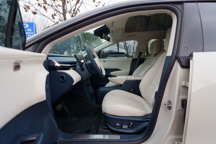 Used Zeekr X 2023 Four-Wheel Drive YOU Edition 4 Seats Interior 2