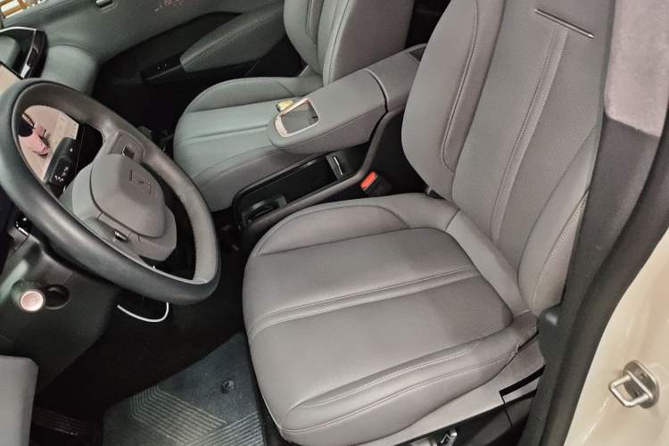 Used Zeekr X 2023 Four-Wheel-Drive YOU Edition 5 Seats Left Front Seat