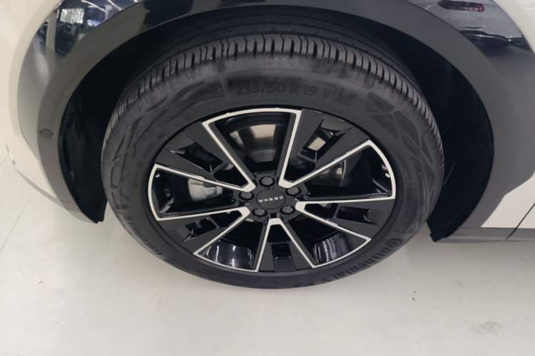 Used Zeekr X 2023 Rear-Drive YOU Edition 4 Seats Left Front Wheel Hub