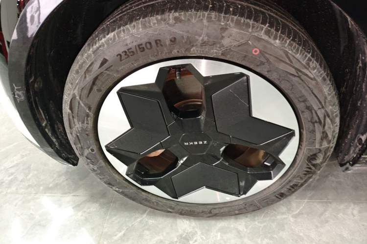 Used Zeekr X 2023 Four-Wheel-Drive YOU Edition 5 Seats Left Front Wheel Hub