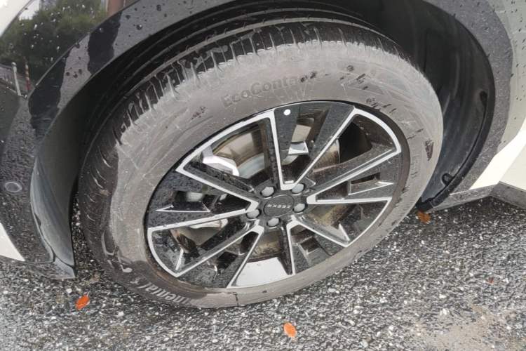 Used Zeekr X 2023 Rear-Drive YOU Edition 4 Seats Left Front Wheel Hub