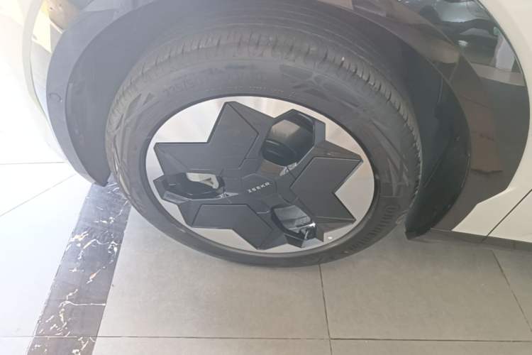 Used Zeekr X 2023 Rear-Drive YOU Edition 4 Seats Left Front Wheel Hub