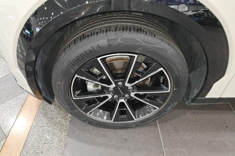 Used Zeekr X 2023 Rear-Drive ME Version 5 Seats Left Front Wheel Hub
