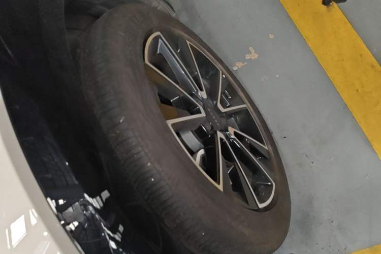 Used Zeekr X 2023 Rear-Drive YOU Edition 4 Seats Left Front Wheel Hub
