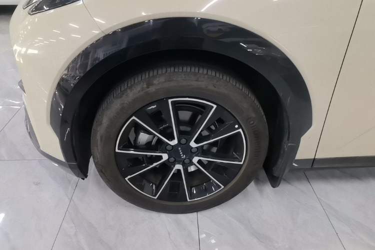 Used Zeekr X 2023 Rear-Drive YOU Edition 4 Seats Left Front Wheel Hub