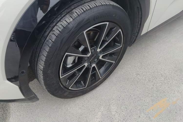 Used Zeekr X 2023 Rear-Drive YOU Edition 4 Seats Left Front Wheel Hub
