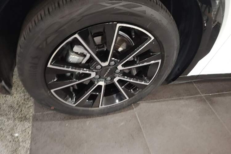 Used Zeekr X 2023 Rear-Drive YOU Edition 4 Seats Left Front Wheel Hub