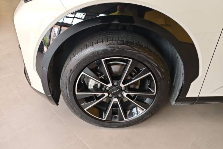 Used Zeekr X 2023 Rear-Drive YOU Edition 4 Seats Left Front Wheel Hub