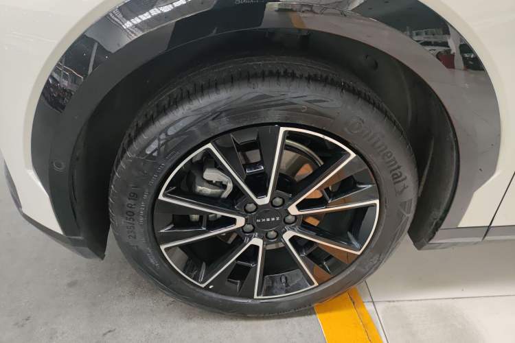Used Zeekr X 2023 Rear-Drive YOU Edition 4 Seats Left Front Wheel Hub