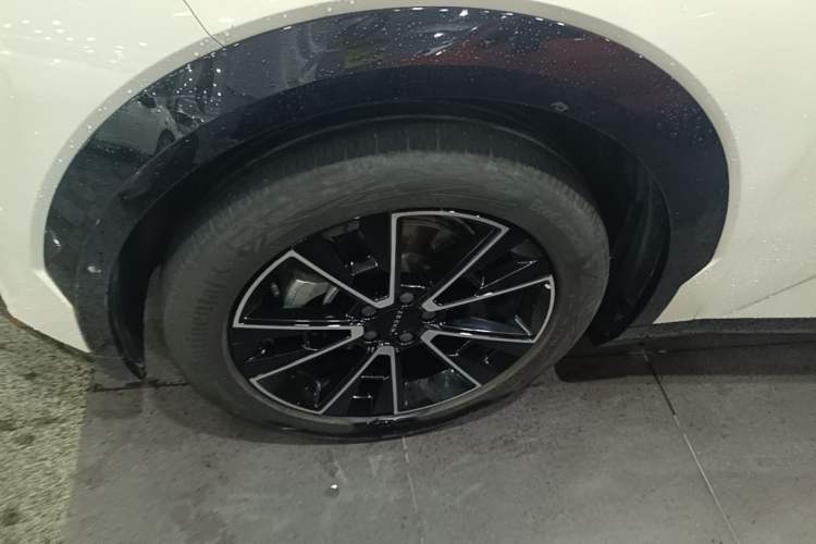Used Zeekr X 2023 Rear-Drive YOU Edition 4 Seats Left Front Wheel Hub
