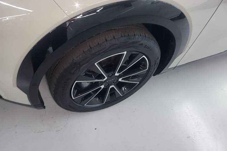 Used Zeekr X 2023 Rear-Drive YOU Edition 4 Seats Left Front Wheel Hub