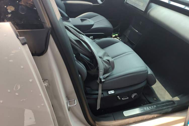 Used Zeekr X 2023 Four-Wheel Drive YOU Edition 4 Seats Right Front Seat