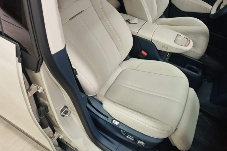 Used Zeekr X 2023 Four-Wheel Drive YOU Edition 4 Seats Right Front Seat