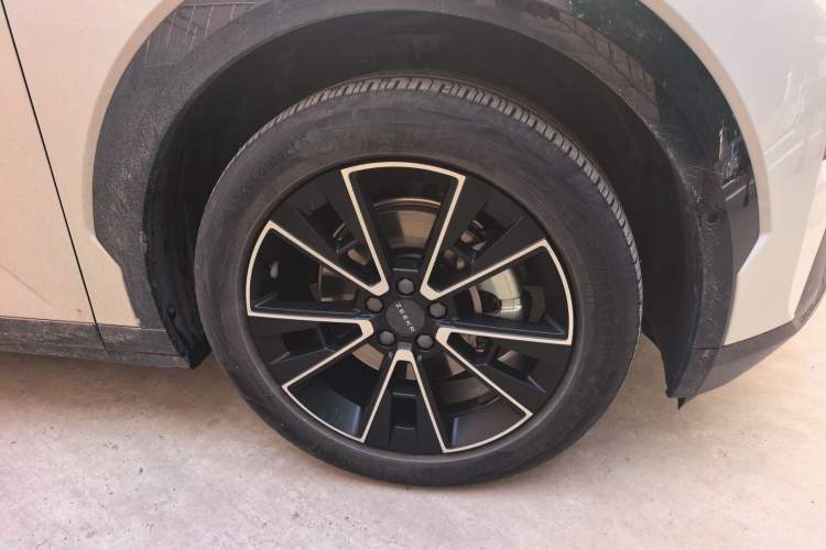 Used Zeekr X 2023 Rear-Drive ME Version 5 Seats Right Front Wheel Hub