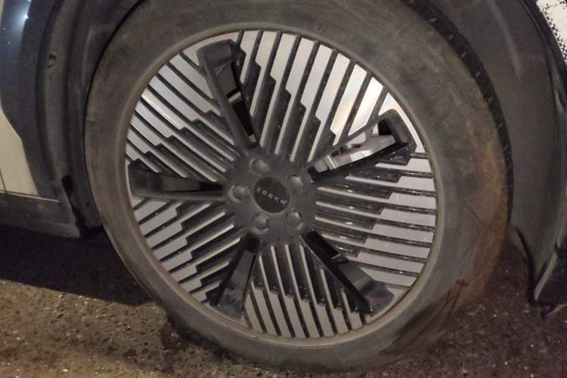 Used Zeekr X 2023 Rear-Drive ME Version 5 Seats Right Front Wheel Hub