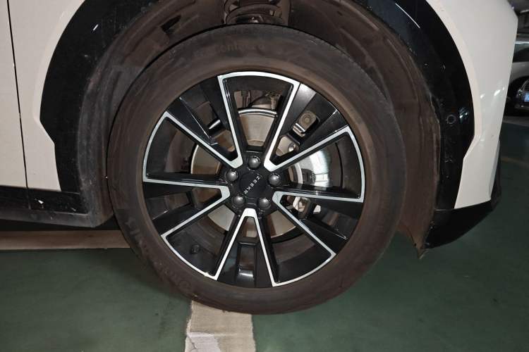 Used Zeekr X 2023 Rear-Drive YOU Edition 4 Seats Right Front Wheel Hub