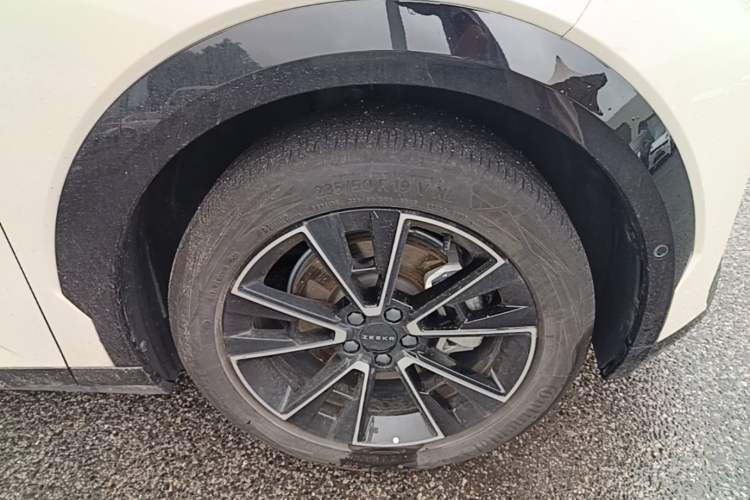 Used Zeekr X 2023 Rear-Drive YOU Edition 4 Seats Right Front Wheel Hub