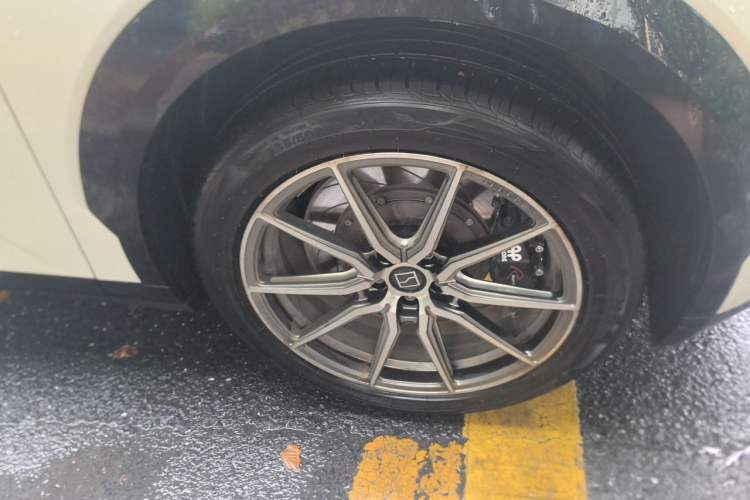 Used Zeekr X 2023 Four-Wheel Drive YOU Edition 4 Seats Right Front Wheel Hub