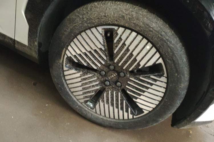 Used Zeekr X 2023 Rear-Drive YOU Edition 4 Seats Right Front Wheel Hub