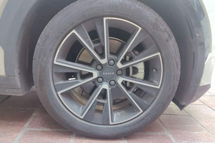 Used Zeekr X 2023 Rear-Drive ME Version 5 Seats Right Front Wheel Hub