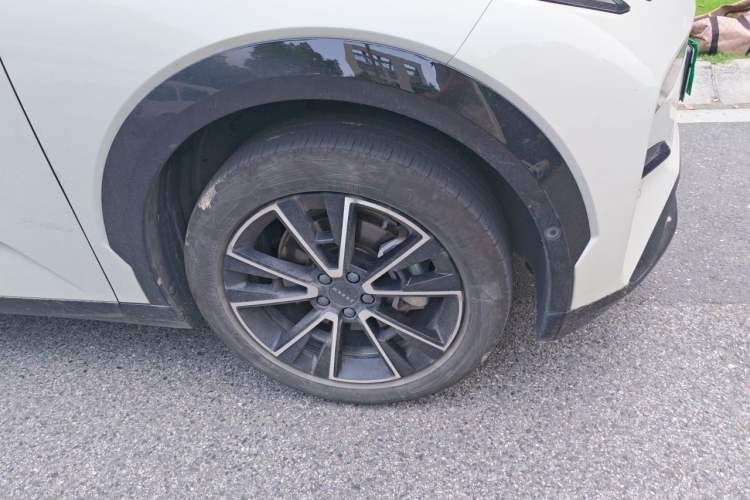 Used Zeekr X 2023 Rear-Drive YOU Edition 4 Seats Right Front Wheel Hub