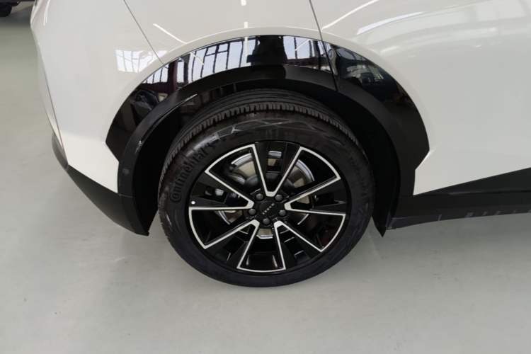 Used Zeekr X 2023 Rear-Drive YOU Edition 4 Seats Right Rear Wheel Hub