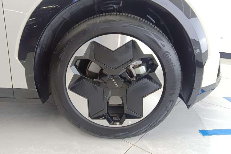 Used Zeekr X 2023 Rear-Drive YOU Edition 4 Seats Right Rear Wheel Hub