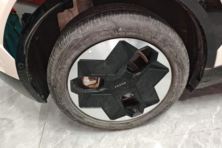 Used Zeekr X 2023 Four-Wheel-Drive YOU Edition 5 Seats Right Rear Wheel Hub