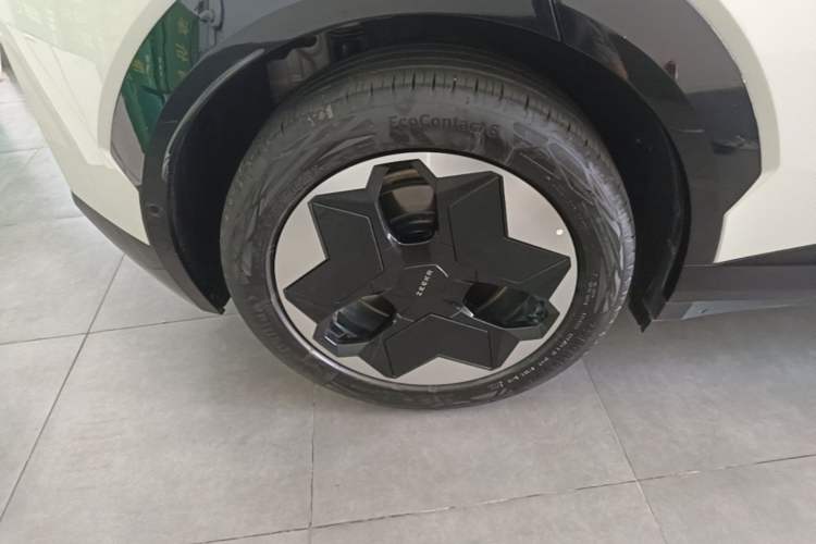 Used Zeekr X 2023 Rear-Drive YOU Edition 4 Seats Right Rear Wheel Hub