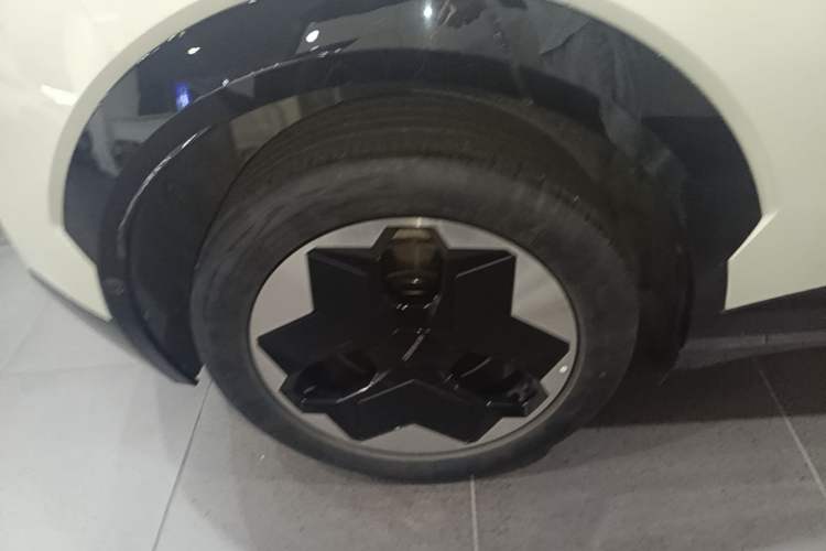 Used Zeekr X 2023 Rear-Drive ME Version 5 Seats Right Rear Wheel Hub