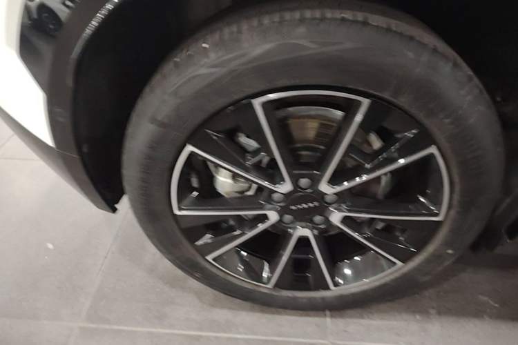 Used Zeekr X 2023 Rear-Drive YOU Edition 4 Seats Right Rear Wheel Hub
