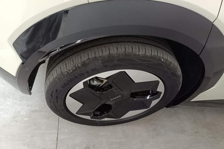 Used Zeekr X 2023 Rear-Drive YOU Edition 4 Seats Right Rear Wheel Hub