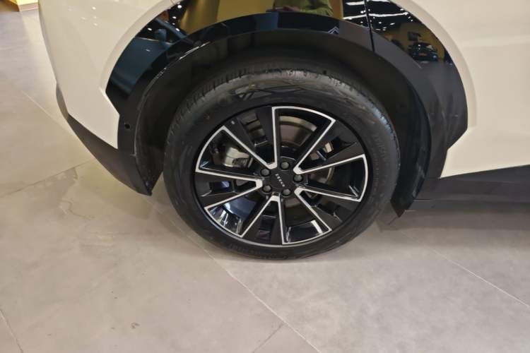 Used Zeekr X 2023 Rear-Drive YOU Edition 4 Seats Right Rear Wheel Hub