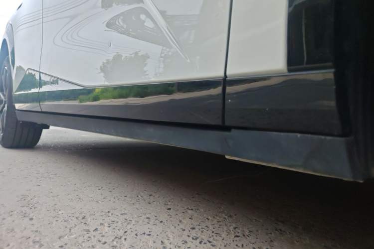 Used Zeekr X 2023 Rear-Drive ME Version 5 Seats Right Side Sill