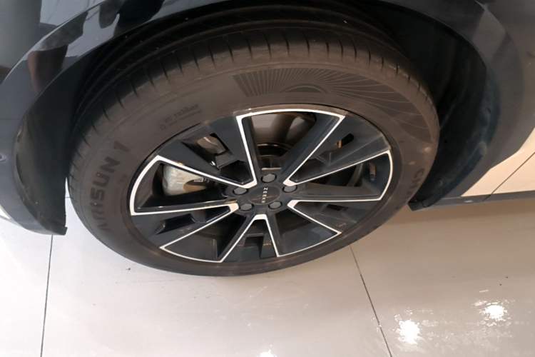 Used Zeekr X 2023 Four-Wheel Drive YOU Edition 4 Seats Left Front Wheel Hub