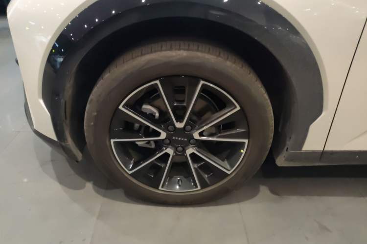 Used Zeekr X 2023 Rear-Drive YOU Edition 4 Seats Left Front Wheel Hub