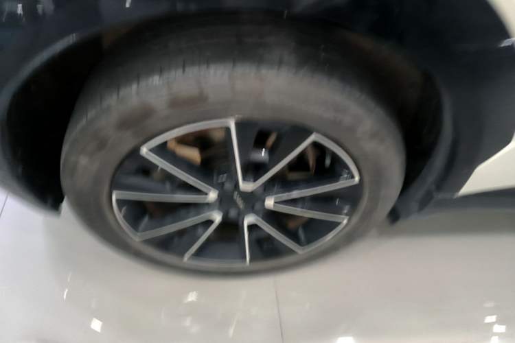Used Zeekr X 2023 Four-Wheel Drive YOU Edition 4 Seats Right Rear Wheel Hub