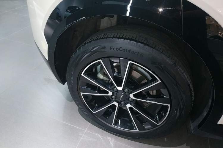 Used Zeekr X 2023 Rear-Drive YOU Edition 4 Seats Right Rear Wheel Hub