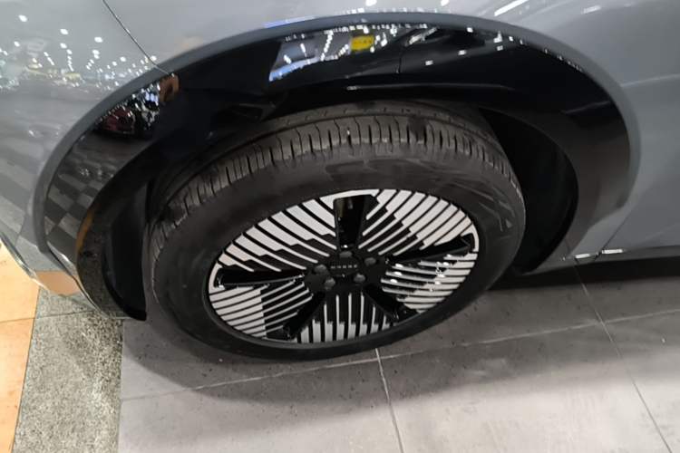 Used Zeekr X 2024 Four-Seat Rear-Drive Version Left Front Wheel Hub