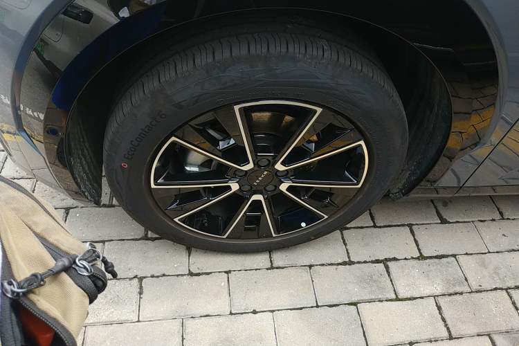 Used Zeekr X 2024 Four-Seat Rear-Drive Version Left Front Wheel Hub