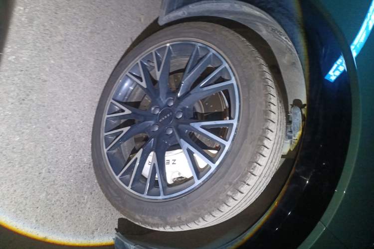 Used Zeekr X 2024 Five-Seater Four-Wheel Drive Right Front Wheel Hub