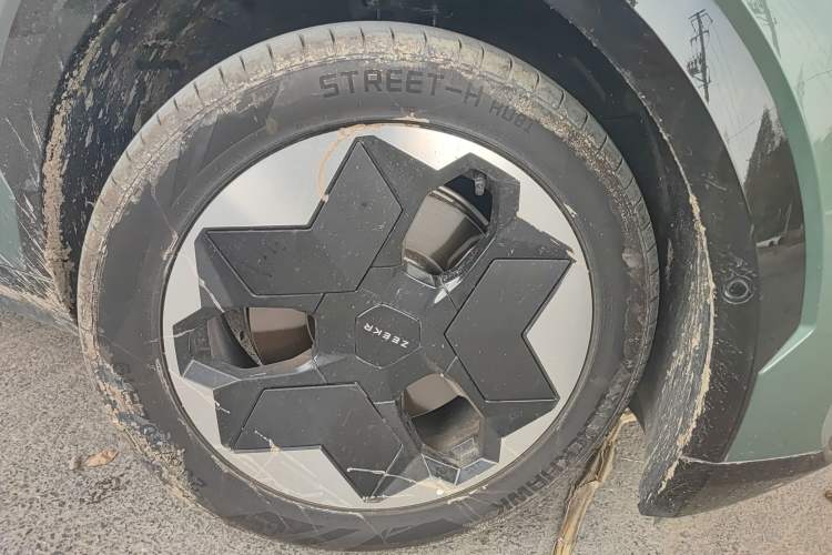 Used Zeekr X 2024 Four-Seat All-Wheel-Drive Version Right Front Wheel Hub