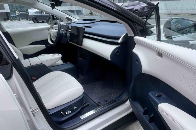 Used Zeekr X 2024 Five-Seater Four-Wheel Drive Interior 6