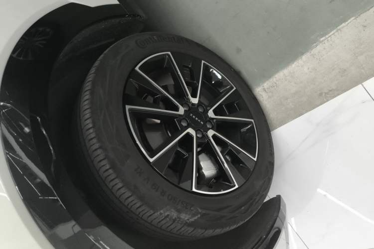 Used Zeekr X 2024 Five-Seater Four-Wheel Drive Left Front Wheel Hub