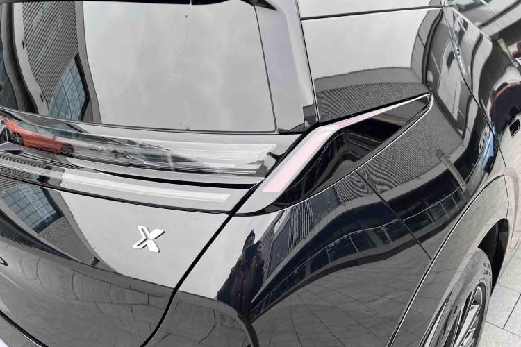 Used Zeekr X 2025 5-Seater Long-Range Version Exterior 11